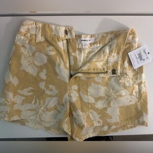 O’Neil cute beachy yelllow and white shorts.